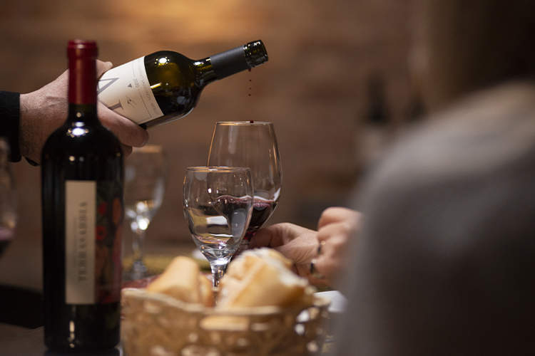 Al Este Bodega Y Viñedos